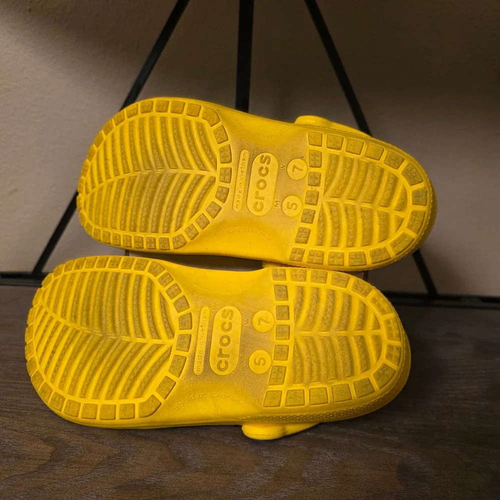 Crocs‎ Classic Clog Lemon Yellow Mens 5 Womens 7 Unisex Comfort Slip On Shoes